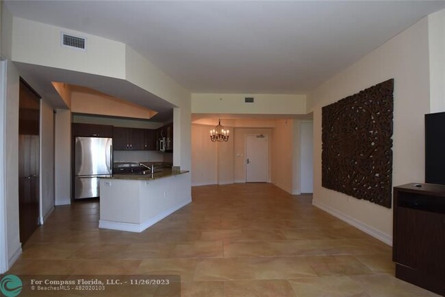 Building Photo - 20000 E Country Club Dr