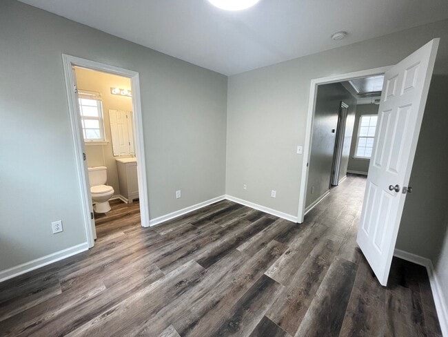 Building Photo - Large Home in Great Location close to USC
