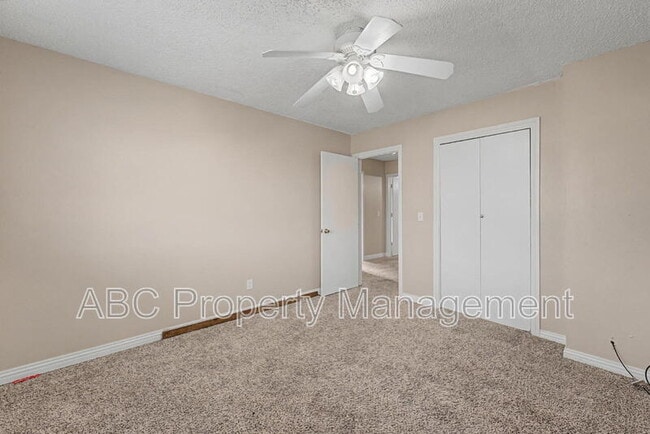 Building Photo - 910 S 28th St