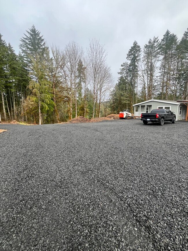 Building Photo - Nearly brand-new home!! 3-Bedroom 2-Bathroom Home