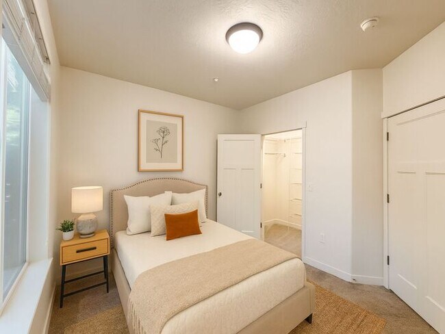 Building Photo - Summerlane Townhome - 2 Bed 1 Bath - 50% Off 1st Months Rent!!! - HOA Paid!!!