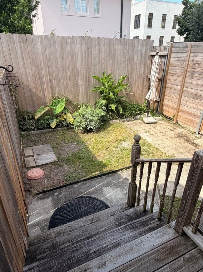 Building Photo - Gorgeous Two Story 3BD/2.5BA w/ Private Fenced in Backyard