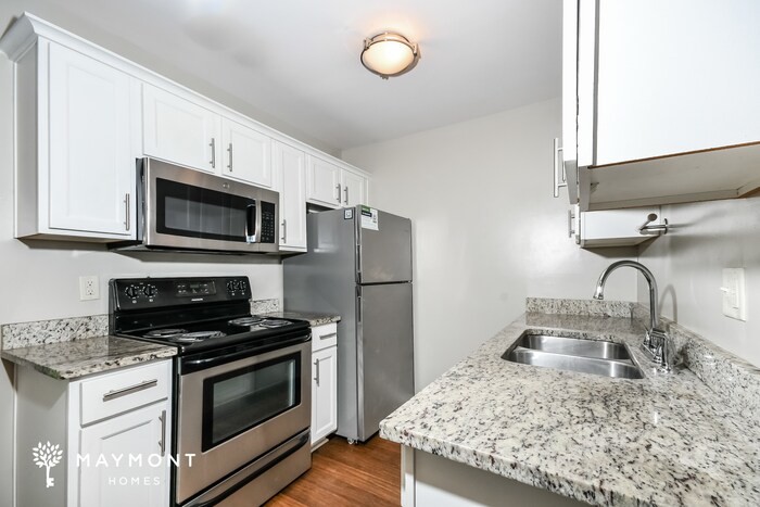 Building Photo - 1321 Mathis Ferry Rd