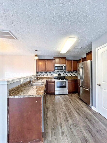 Building Photo - 441 Vailview Dr