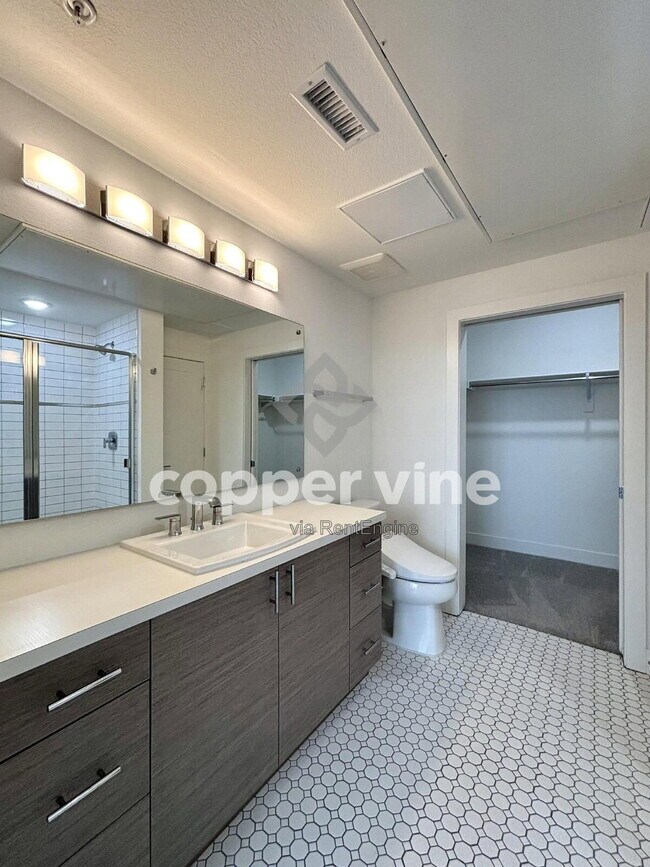 Building Photo - 3500 S Corona St