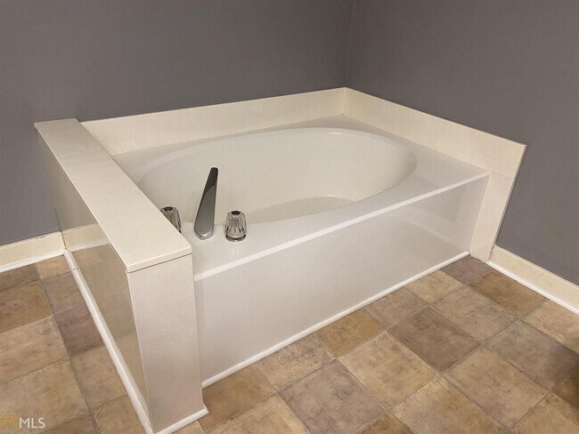 Building Photo - Charming Cottage Style 4 bedroom, 2 bathroom home in Lagrange! Must See!