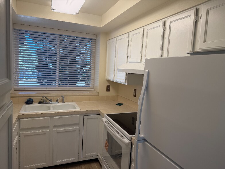 Building Photo - 3025 W Stuart St