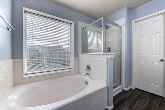 Building Photo - 6411 Silver Shade Dr