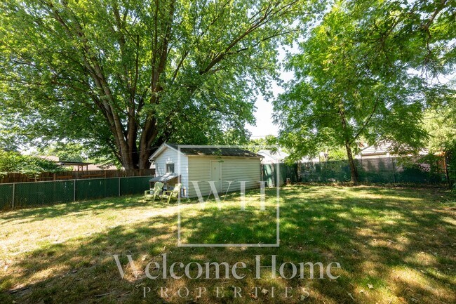 Building Photo - Vintage Home with Room to Entertain
