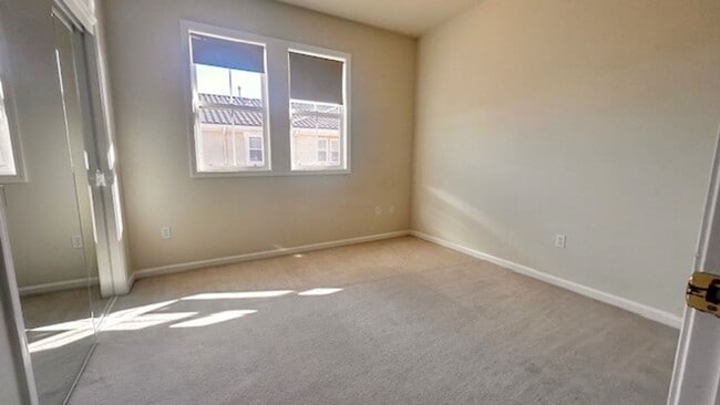 Building Photo - The Courtyards at Dublin Ranch Stunning Townhouse 3BD/2.5BA Spacious Floor Plan