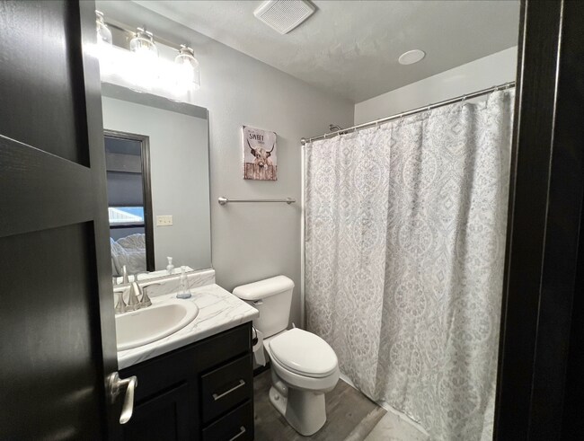 Building Photo - 4501 E Whisper Ridge Pl