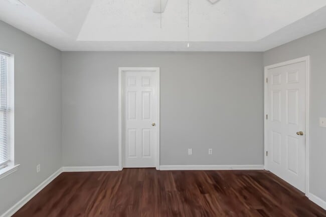 Building Photo - Spacious Home in Prime Location