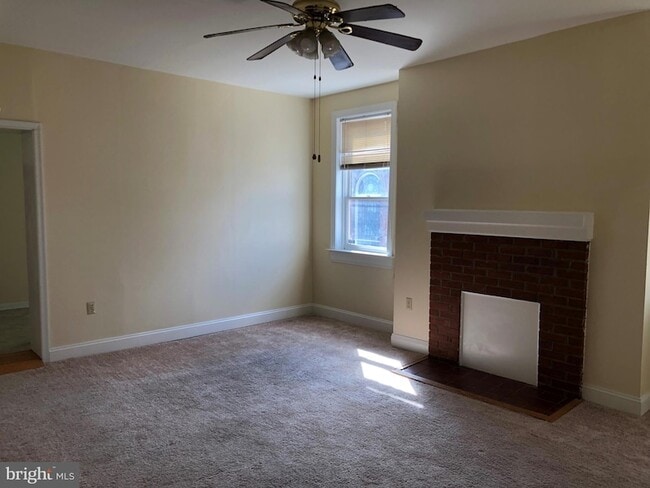 Building Photo - 104 S Loudoun St