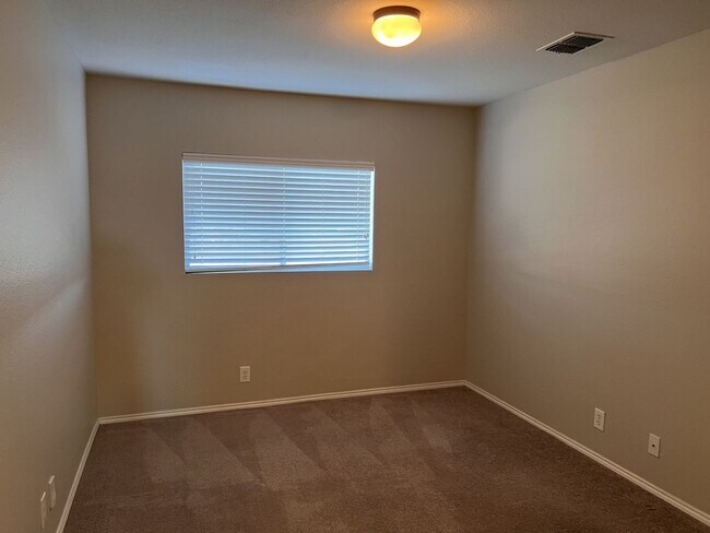 Building Photo - Beautiful two-story home in the desirable Silver Oaks community!