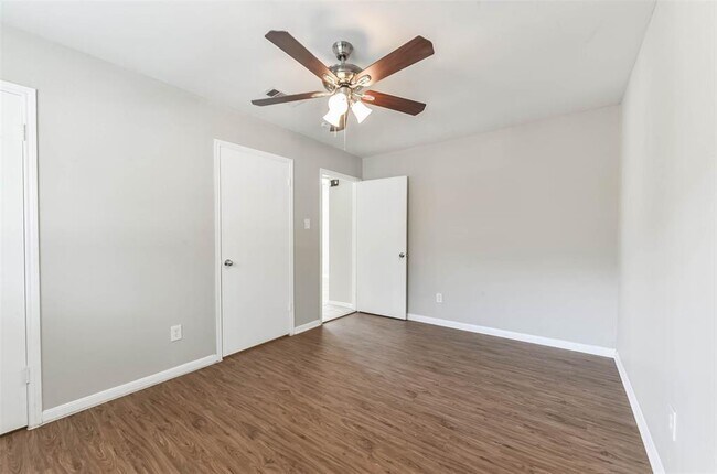 Building Photo - 5339 Castlecreek Ln