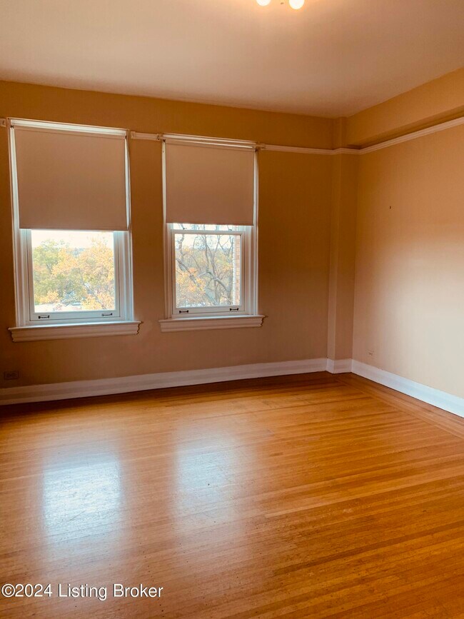 Building Photo - 2140 Bonnycastle Ave
