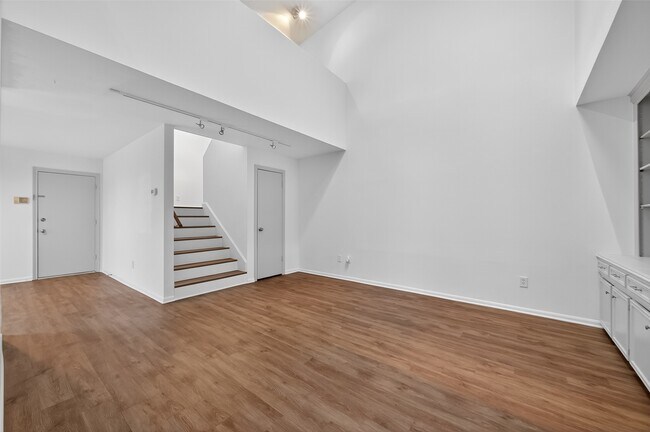 Building Photo - 4404 Basswood Ln