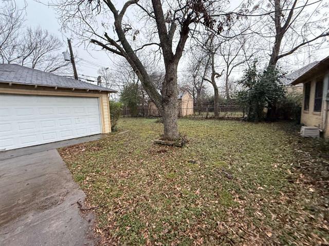 Building Photo - 1018 E Waco Ave