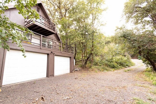 Building Photo - Ski season special, Month to month or 6 month lease- Cute Secluded Cabin In Eden for Rent