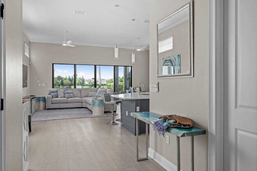 Building Photo - 834 Golden Bear Dr