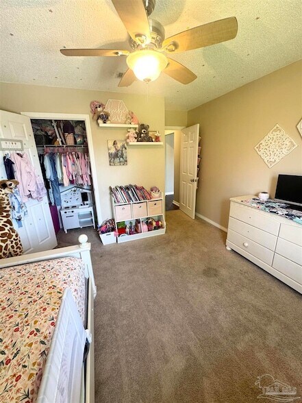 Building Photo - 10936 Oak Valley Dr