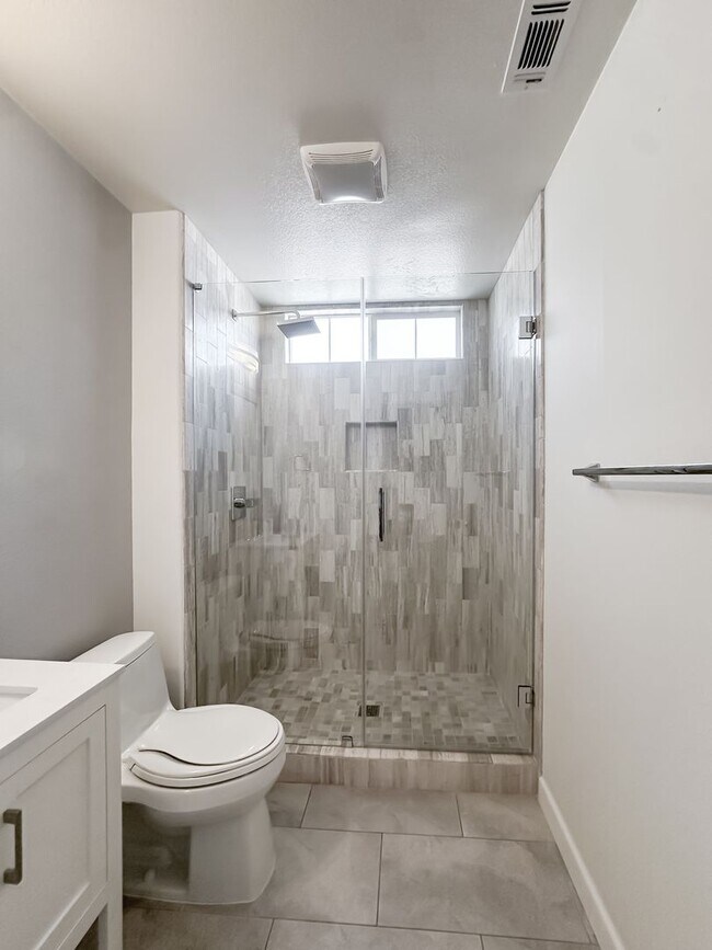 Building Photo - 32920 Northshire Cir