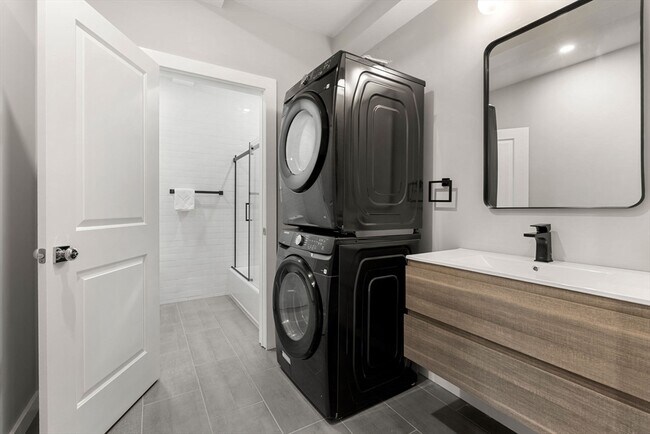 Building Photo - 59 Perrin St