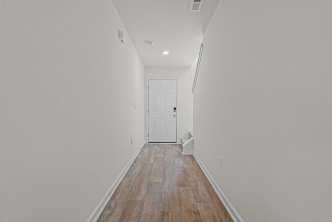 Building Photo - Beautiful new build townhome!