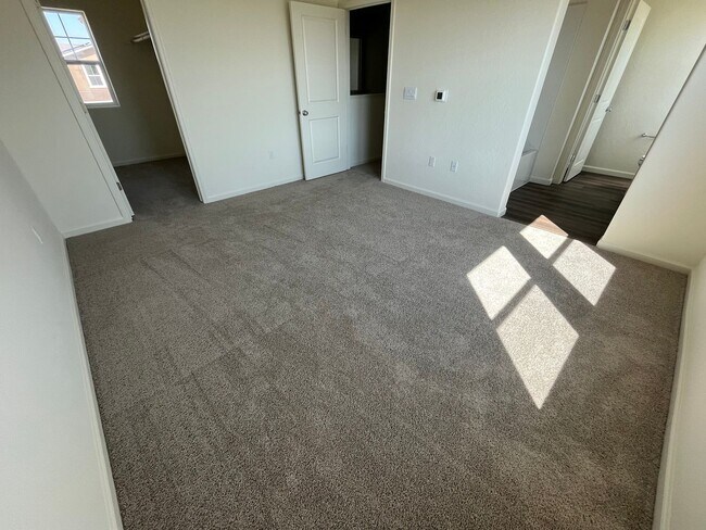 Building Photo - Beautiful brand NEW home for rent in Tulare, Ca