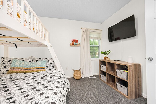 Building Photo - 17462 Front Beach Rd