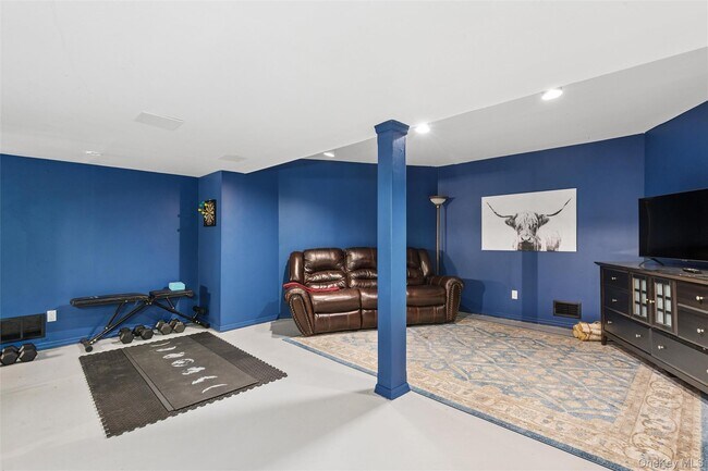 Building Photo - 2 Red Creek Cir