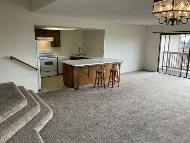 Building Photo - 173 Birch Ave