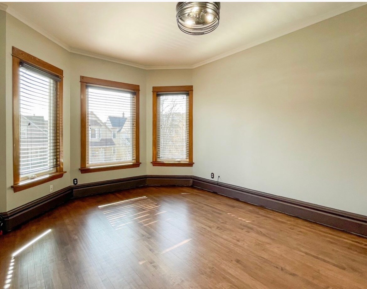 Building Photo - 3422 W McLean Ave