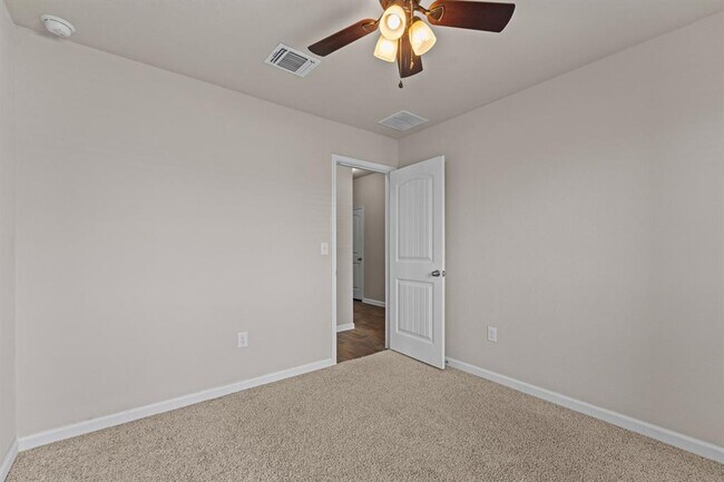 Building Photo - 109 Rochester Ln