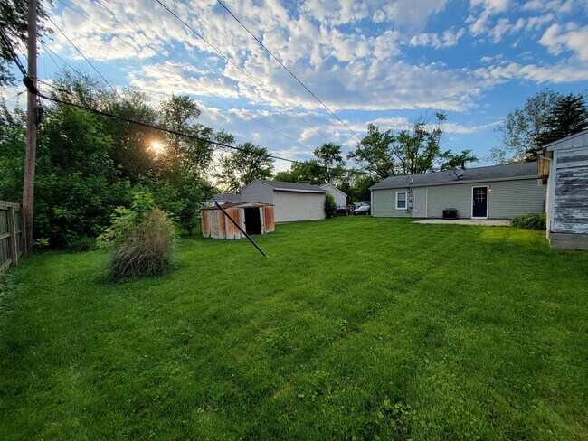 Building Photo - Fully Renovated 3 Bed Home in Southwest Champaign