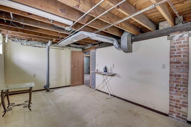 Building Photo - 2006 Grand Ave