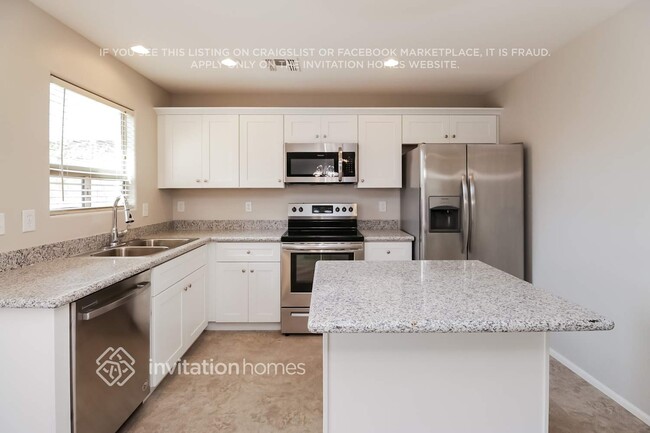 Building Photo - 42575 W Sunland Dr