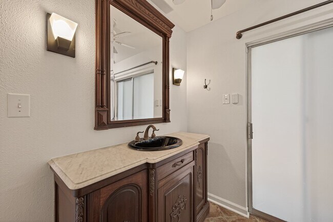 Building Photo - 1007 Apache Falls Dr