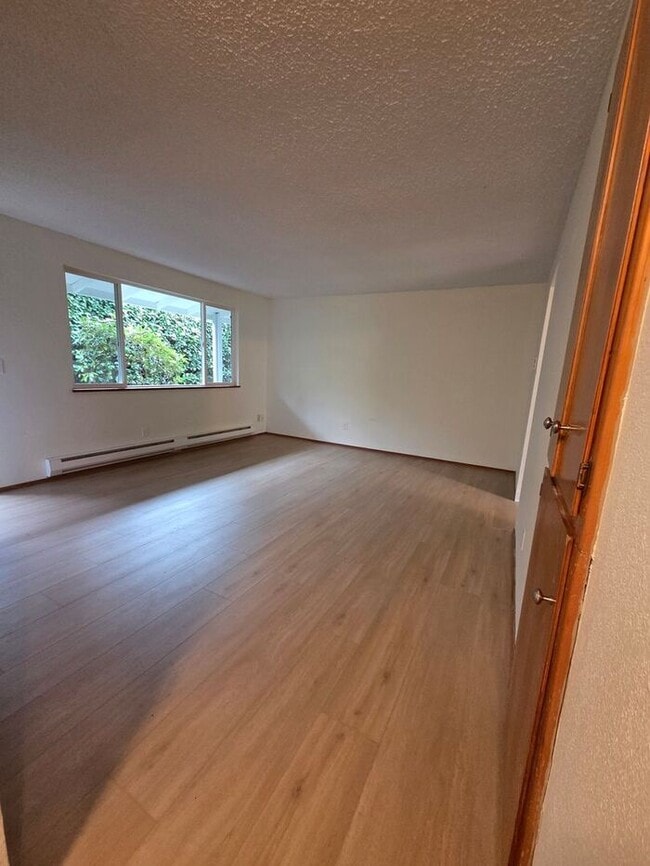 Building Photo - Exceptional North-End, 2 Bedroom Duplex!