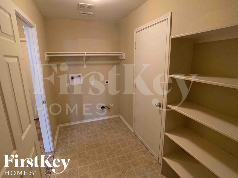 Building Photo - 9342 Bowmore Ct