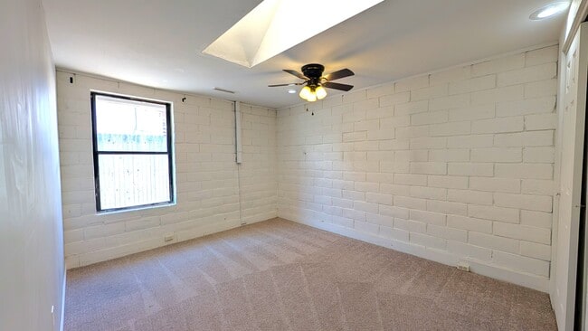 Building Photo - 1514 N Elaine Way