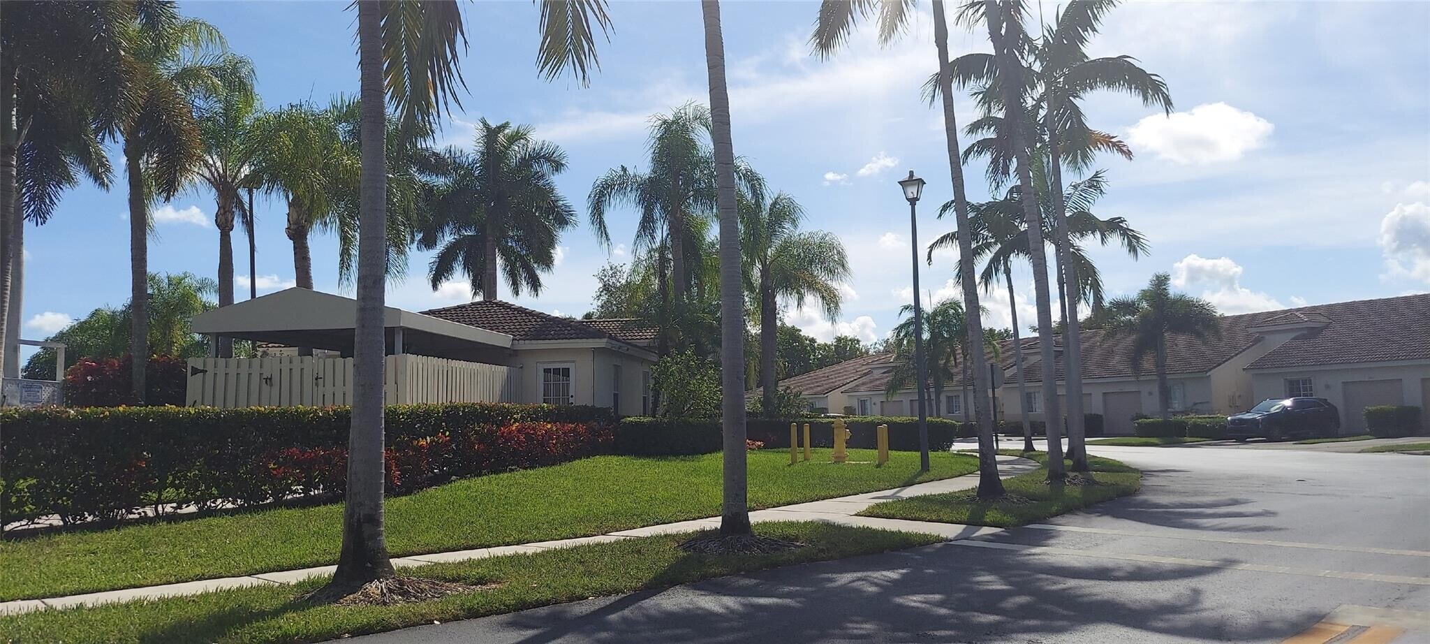 Building Photo - 4967 SW 32nd Ave