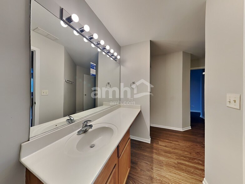 Building Photo - 621 Arbor Cir