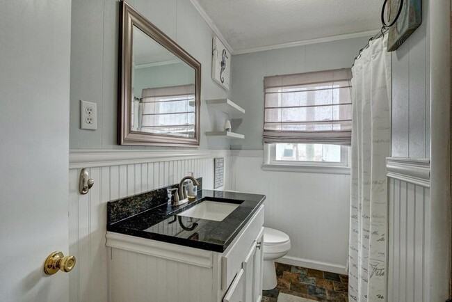 Building Photo - FURNISHED OFF-SEASON MONTHLY RENTAL-STARTI...