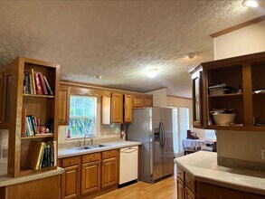 Building Photo - 3bed/2ba Single Family Home