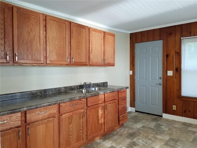 Building Photo - 7105 Main St