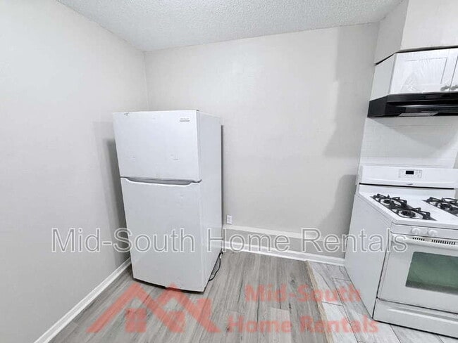 Building Photo - 139 N Claybrook St