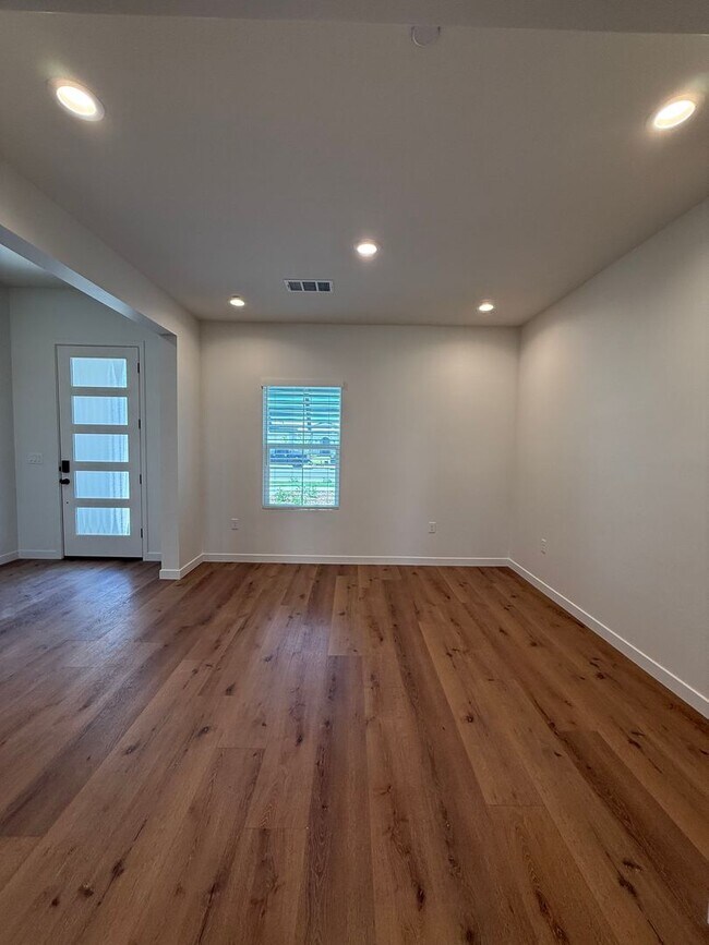 Building Photo - 16806 Mairs Dr