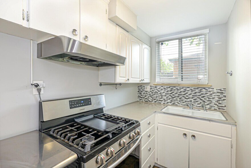 Building Photo - Spacious 1 bed/1 bath apartment near Tenny...