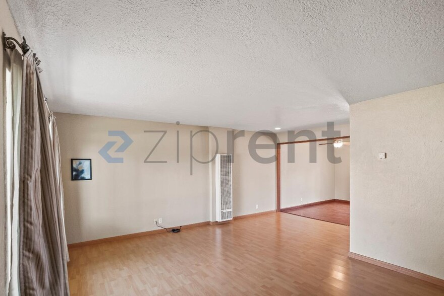 Building Photo - 3298 Cropley Ave